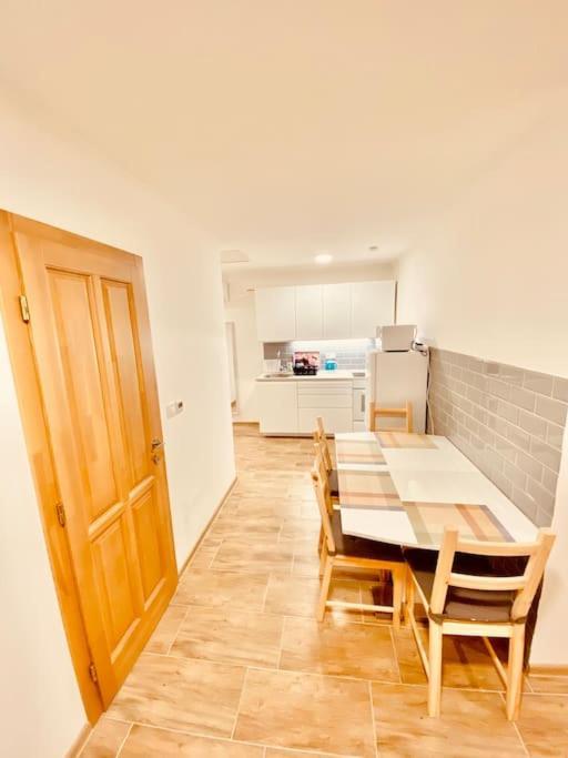 Lemon Premium Apartment Szeged Exterior photo
